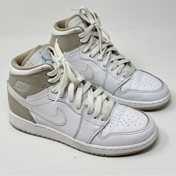 Air Jordan (GS) Air Jordan 1 Retro High 'Linen' 332148-116 size 4.5Y - Picture 1 of 9